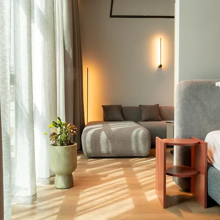 Zins Luxury Hotel